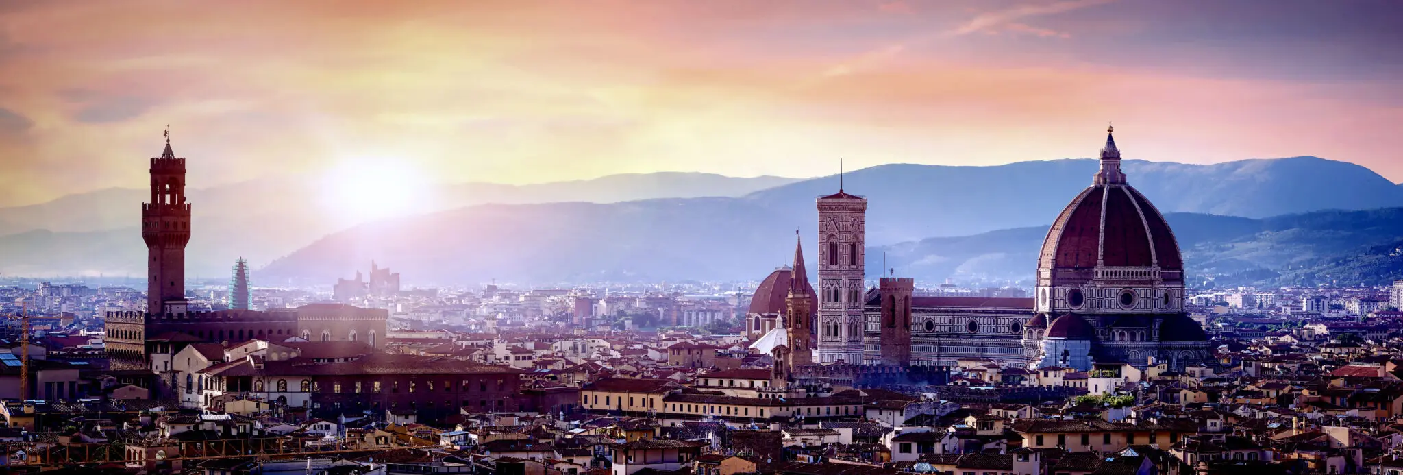 Panoramic view of the Florence Cathedral (Cattedrale di Santa Maria del Fiore) at sunset, representing Landmark Global's parcel delivery solutions to Italy.
