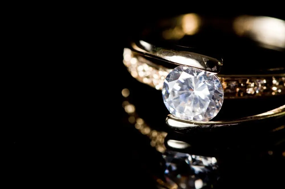 Ring with diamond - luxury industry logistic