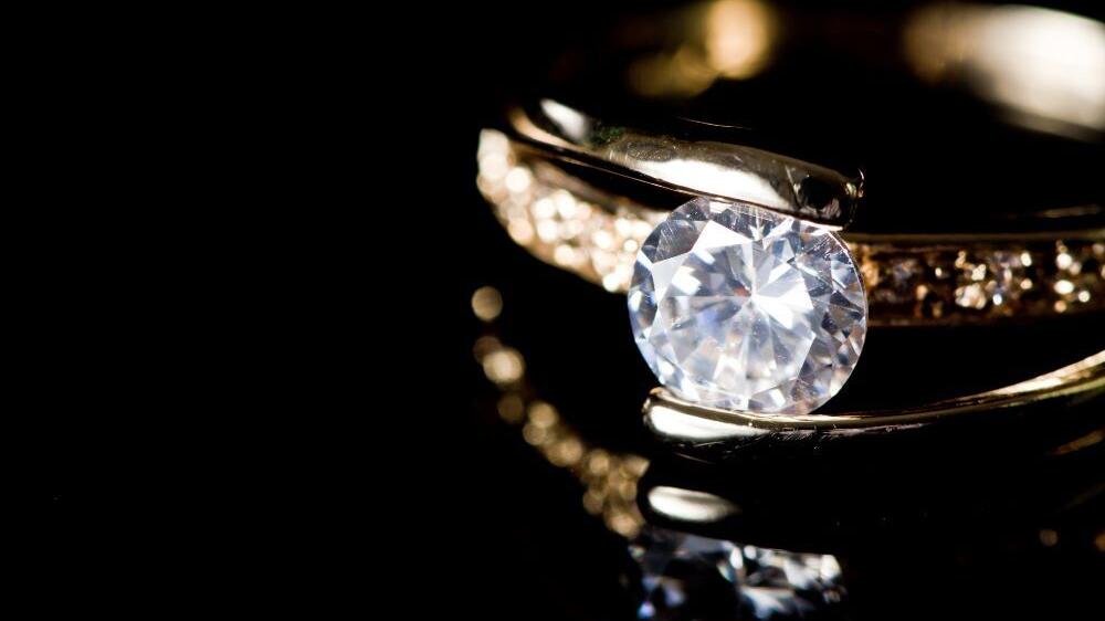 Ring with diamond - luxury industry logistic