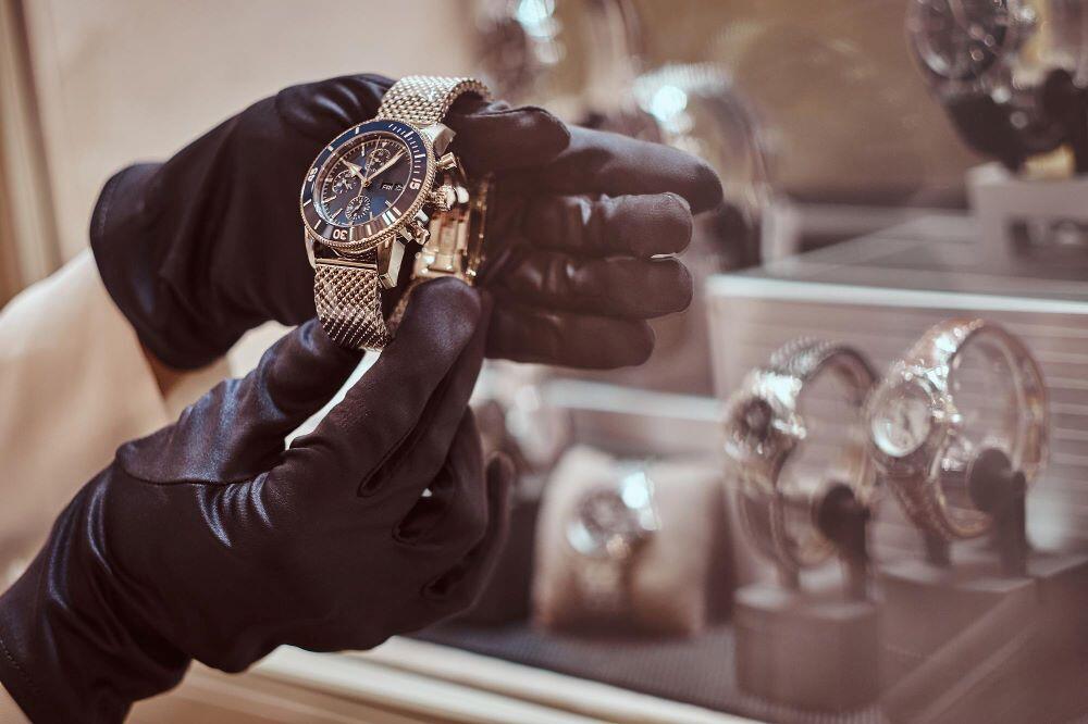 luxury watch - logistic in luxury industry
